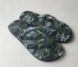camouflage flip flops