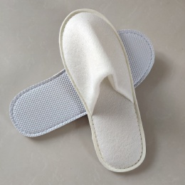 Hairy cloth material slipper